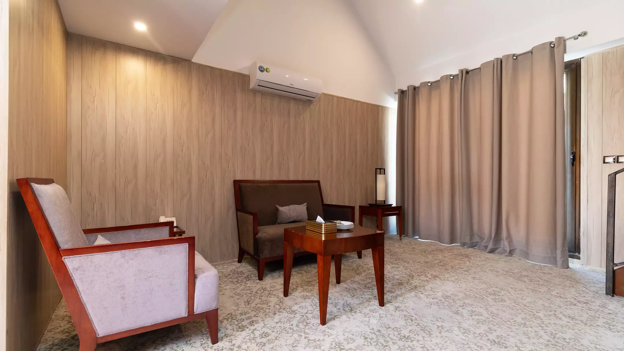 Alibaba https://cdn.alibaba.ir/ostorage/hotel-accommodation-images/677929ef7e75320ec907fbed_هتل میراژ - اتاق دوتخته دبل دوبلکس (1).webp